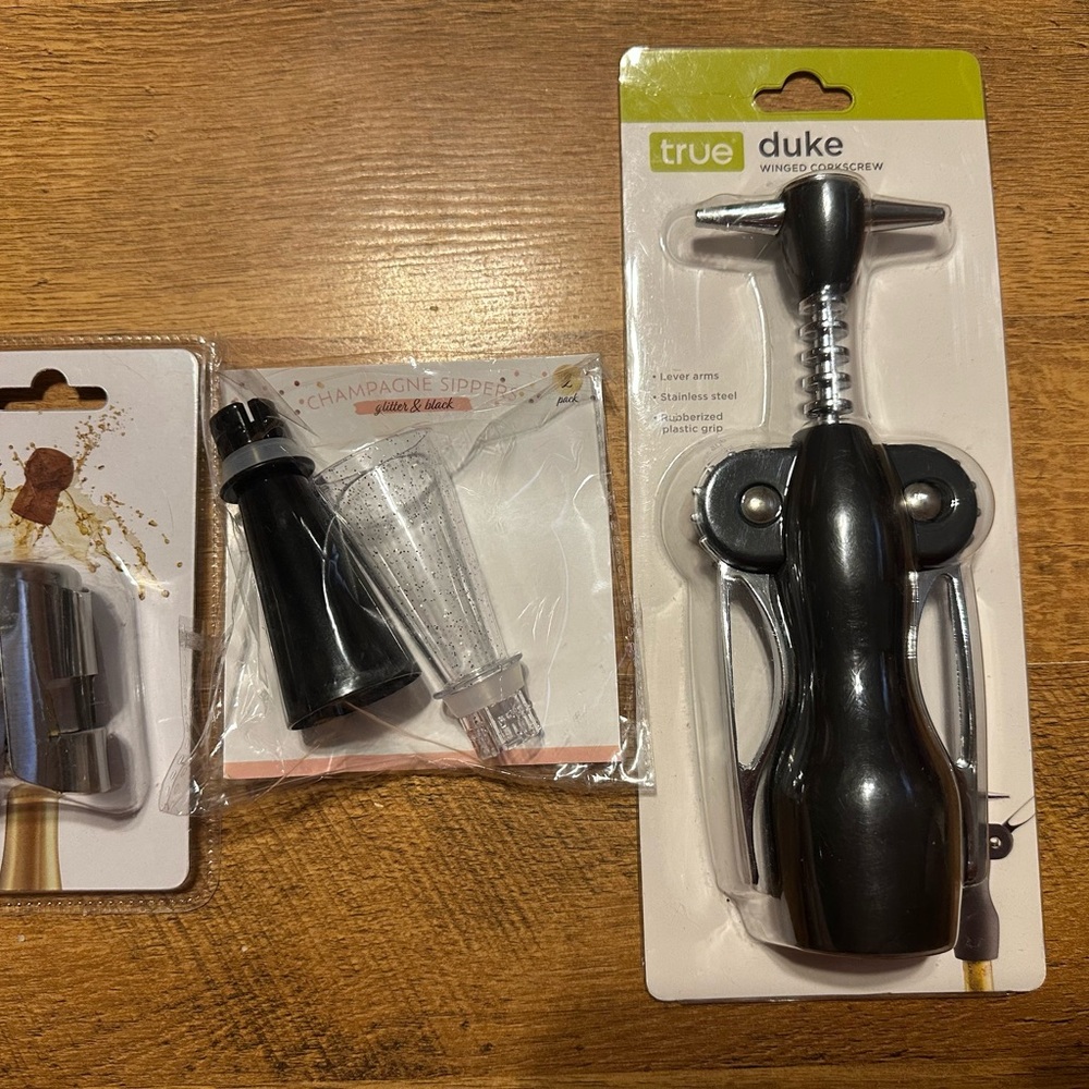 True Duke Winged Corkscrew in Black/Champagne Items